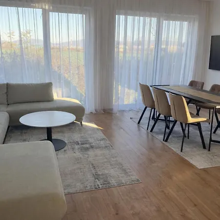 شقة Rezidencia Pri Kastieli 5 *